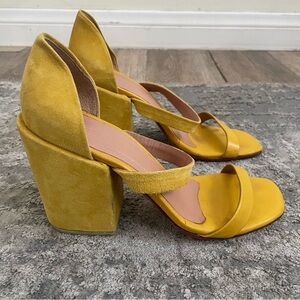 Rachel Comey Lico Sandal Heels Yellow Suede Size 6 Feminine Designer Comfy